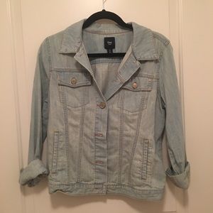 GAP light wash jean jacket